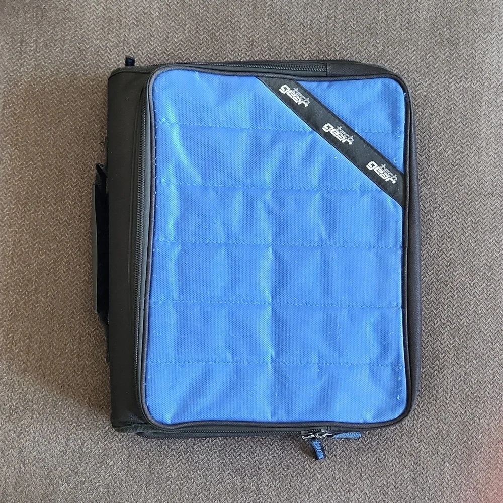 Tech Gear Black/light blue zipper binder w/ handle, detachable pencil pouch OS